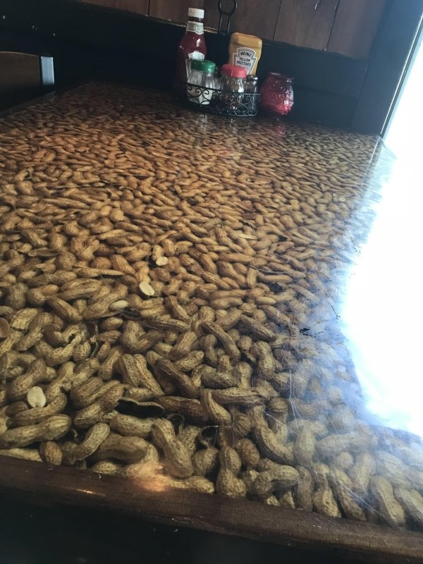 Awful Restaurant Designs (31 pics)
