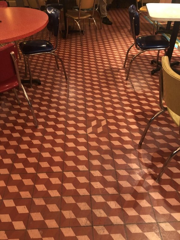 Awful Restaurant Designs (31 pics)