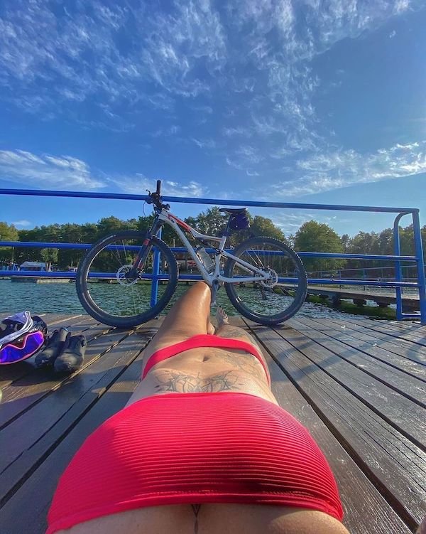Girls Riding Bicycles (50 pics)