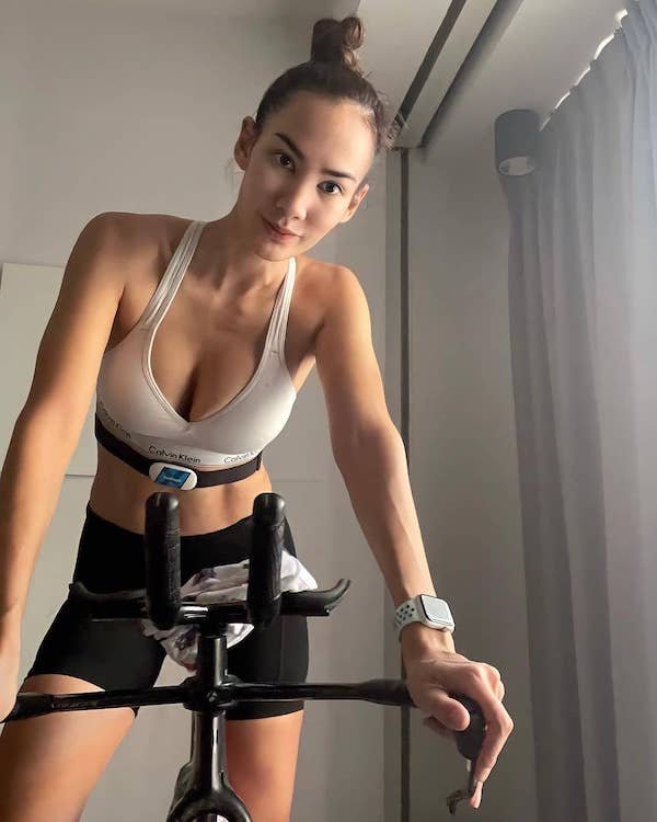 Girls Riding Bicycles (50 pics)
