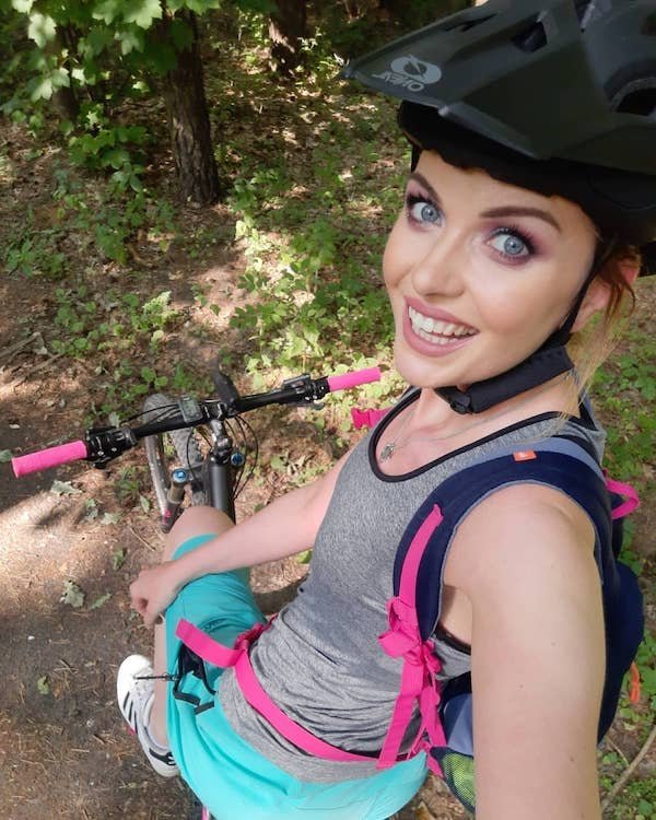 Girls Riding Bicycles (50 pics)