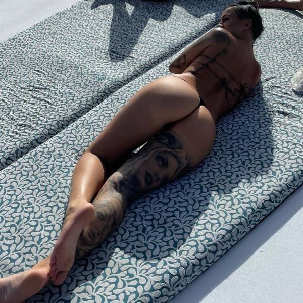 Girls With Tattoos (45 pics)