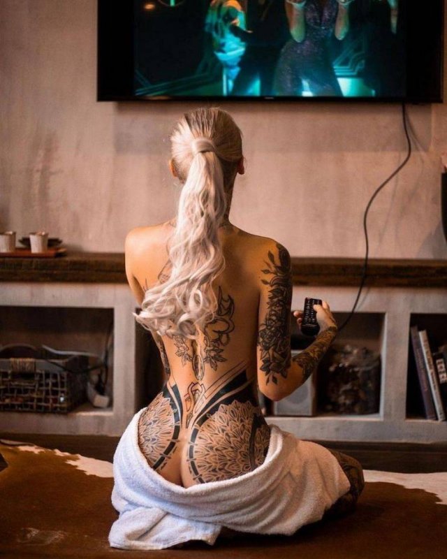 Girls With Tattoos (45 pics)