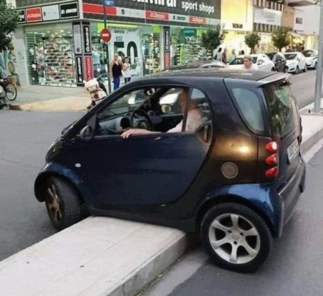 Weird Car Situations (34 pics)