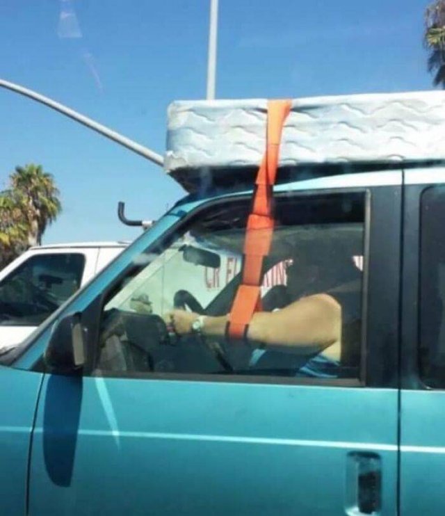 Weird Car Situations (34 pics)