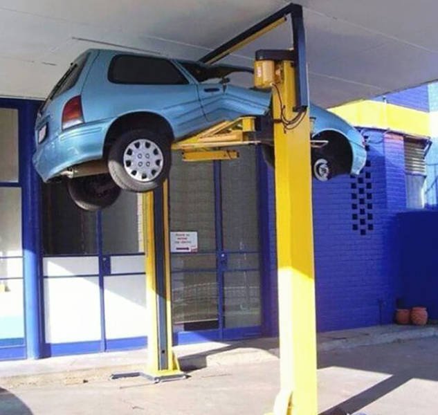 Weird Car Situations (34 pics)