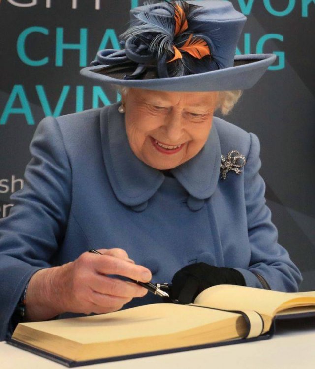 The British Royal Family Facts (10 pics)