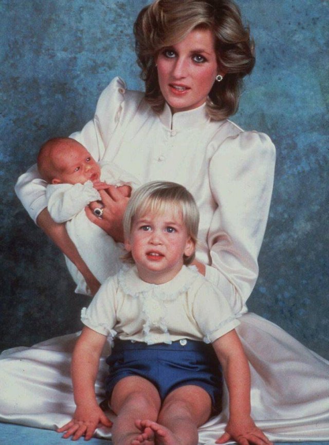 The British Royal Family Facts (10 pics)