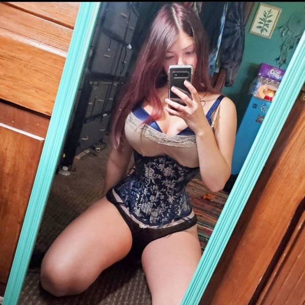 Girls In Corsets (35 pics)