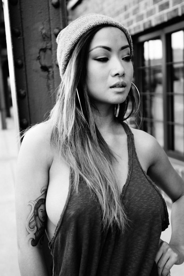 Braless Girls (46 pics)