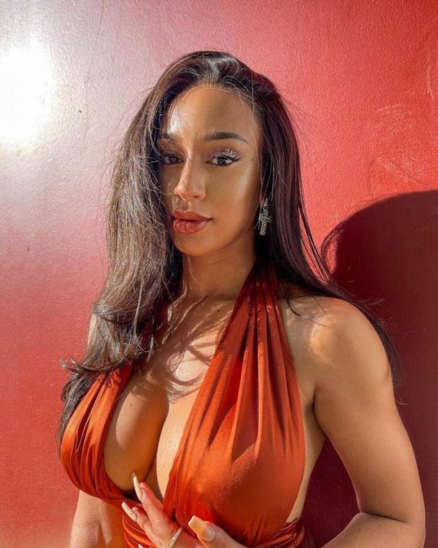 Braless Girls (46 pics)
