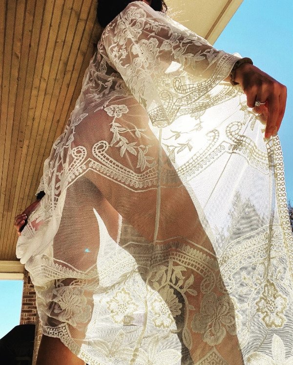 Girls In Lace And Fishnet (37 pics)