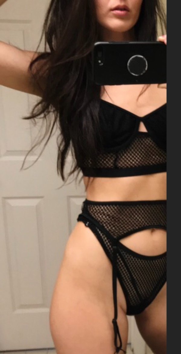 Girls In Lace And Fishnet (37 pics)