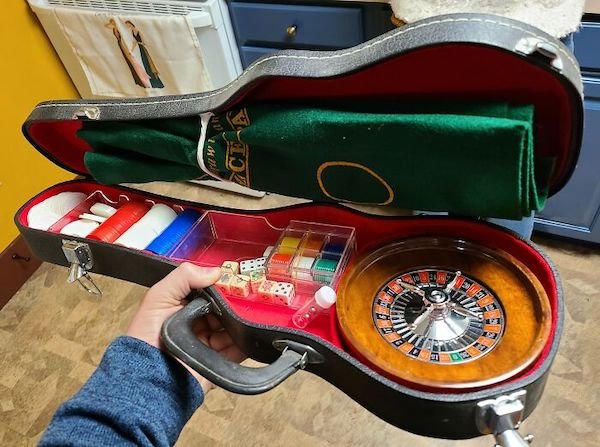 Cool Things Found In Dumpster Containers (28 pics)