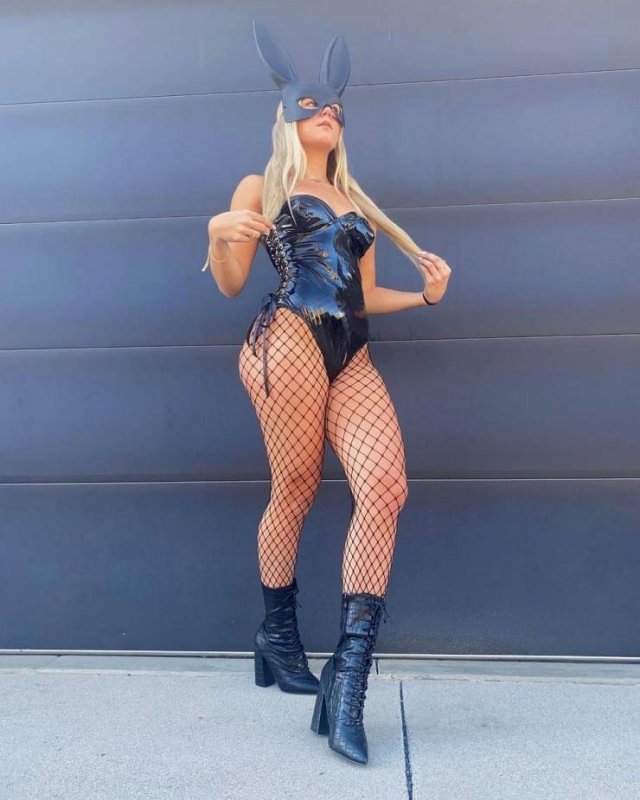 Girls In Lace And Fishnet (48 pics)