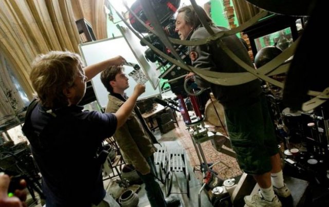 Behind The Scenes Of Popular Movies (20 pics)