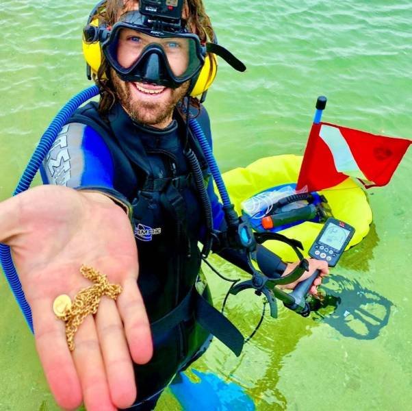 This Australian Guy Can Find Underwater Treasures Anywhere In The World (24 pics)