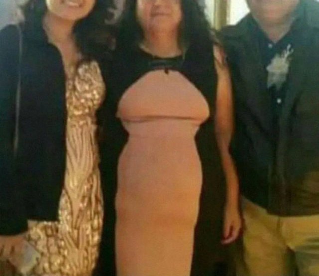 What's Wrong With These Dresses? (29 pics)