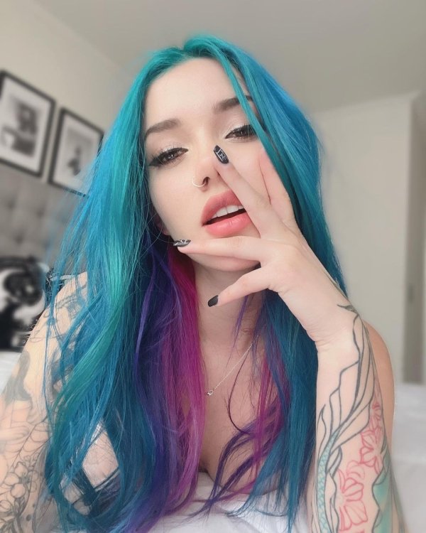 Girls With Dyed Hair (40 pics)