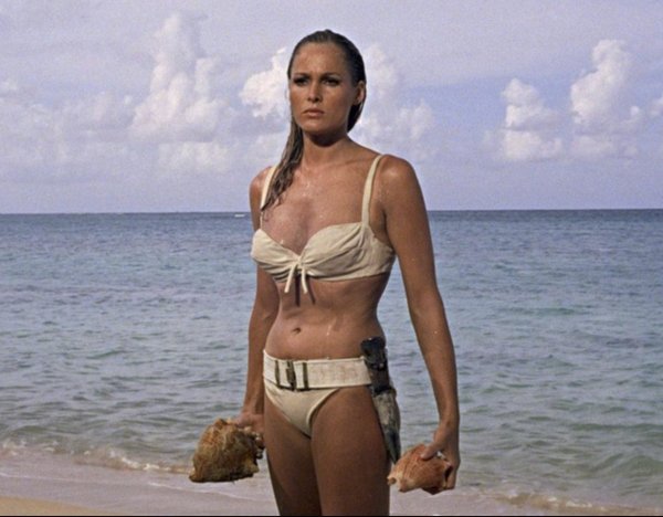 Hot Bikini Scenes In Movies (25 pics)