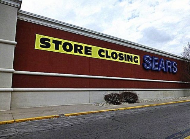 Decisions That Crushed Big Businesses (24 pics)