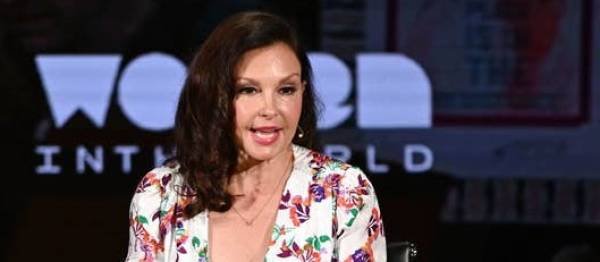 These Celebrities Deserve Better (14 pics)