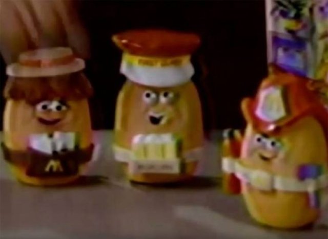 Time For Nostalgia: 'McDonald's' Happy Meal (25 pics)