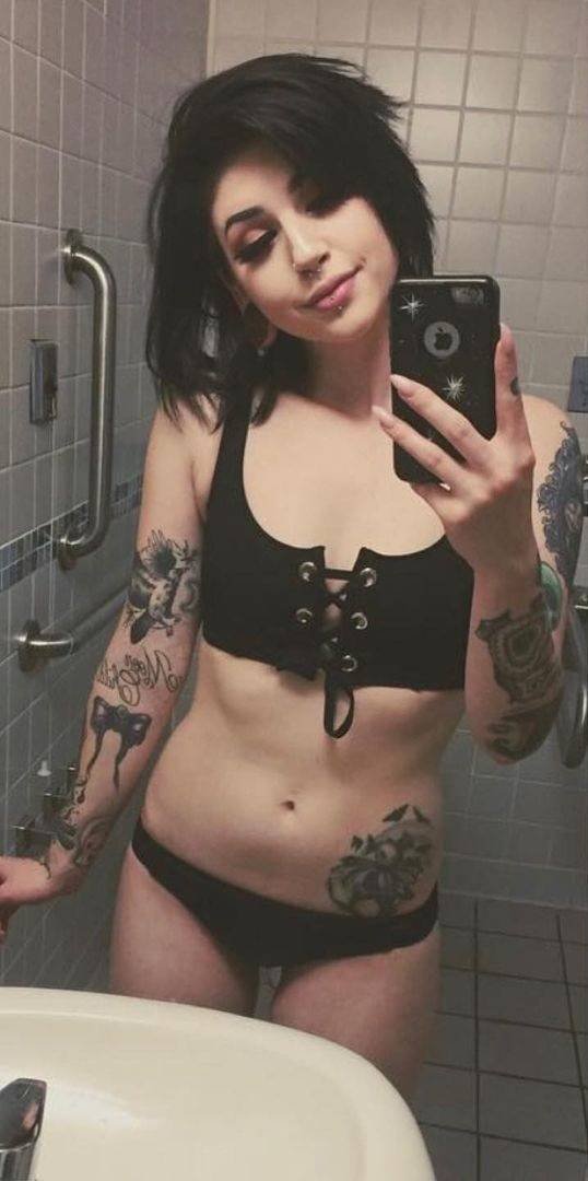 Tattoo Model Briana Todd (17 pics)