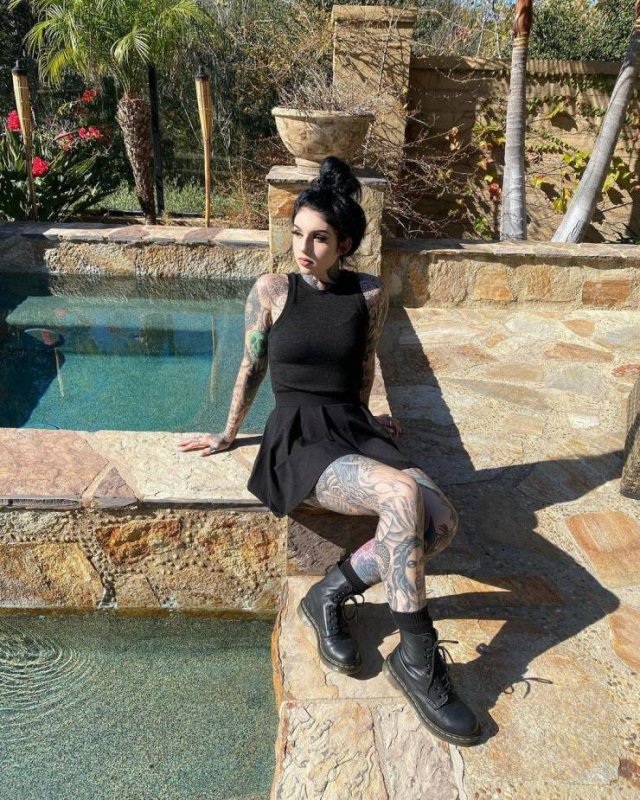 Tattoo Model Briana Todd (17 pics)