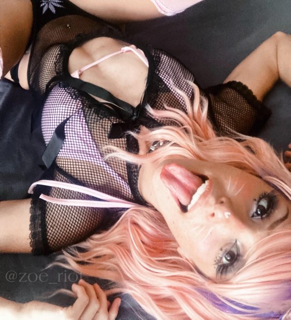 Girls With Dyed Hair (37 pics)