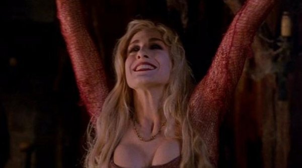 Actresses In Halloween Movies (18 pics)