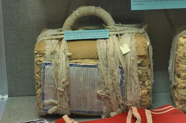 Items Confiscated From Prison (37 pics) Items Confiscated From Prison (37 pics)