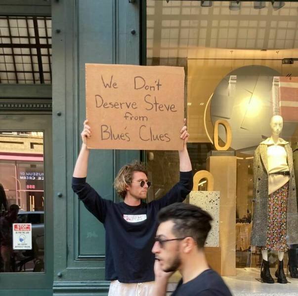 Dude With Sign (28 pics)