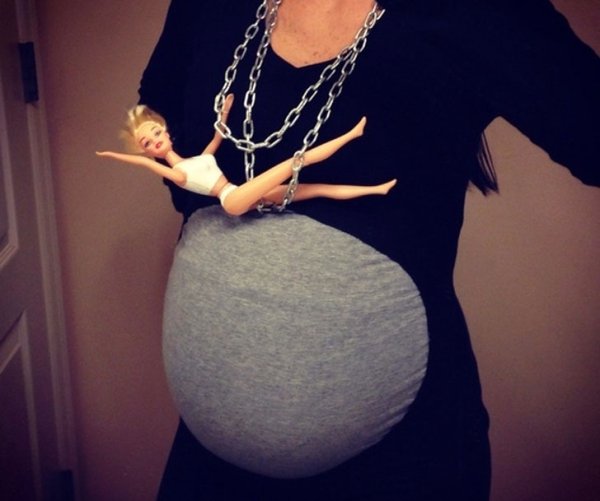 Pregnant Women In Halloween Costumes (28 pics)