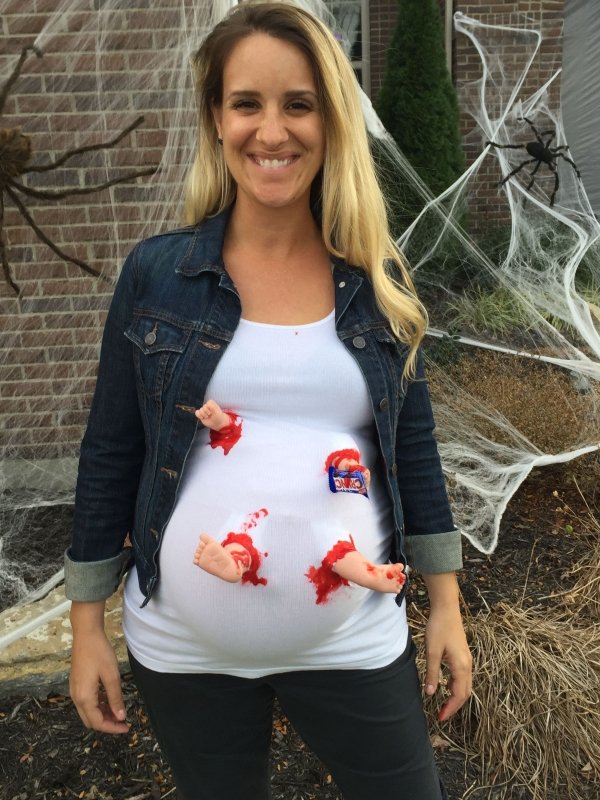 Pregnant Women In Halloween Costumes (28 pics)