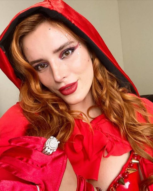 Bella Thorne As Red Riding Hood (14 pics)