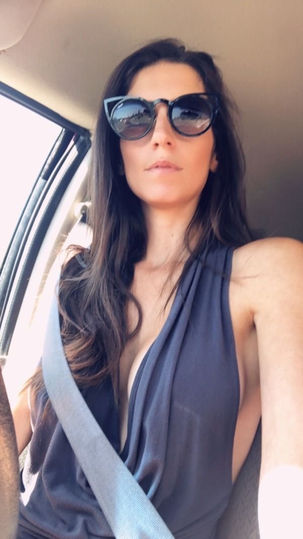 Hot Car Selfies (37 pics)