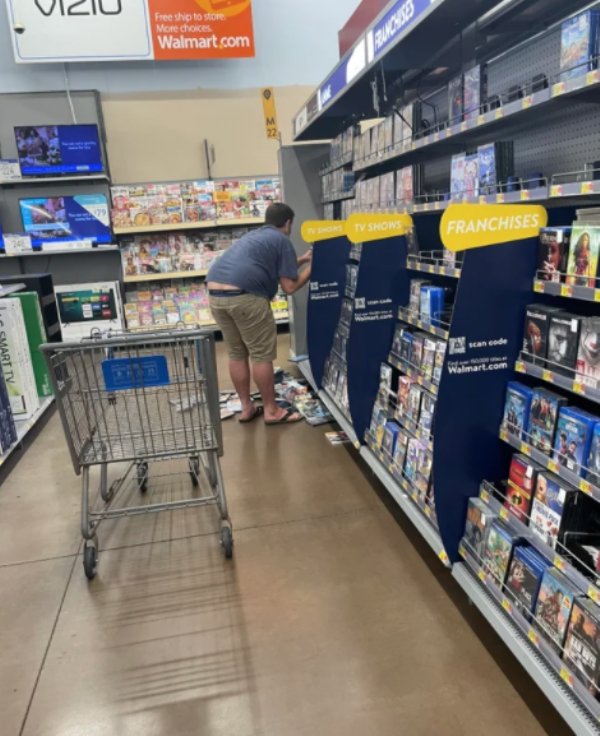 Walmart Visitors (23 pics)