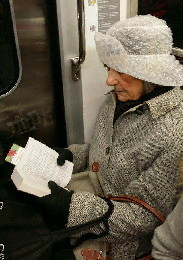 Subway Passengers (44 pics)