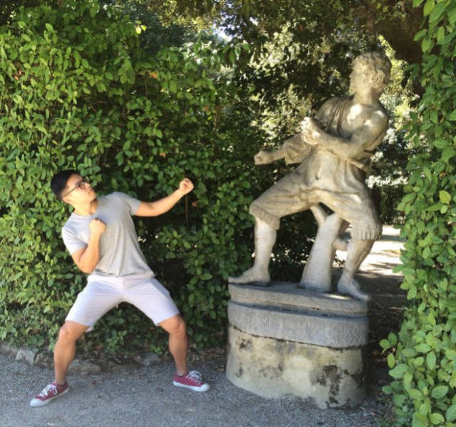 Statues That Attack People (22 pics)