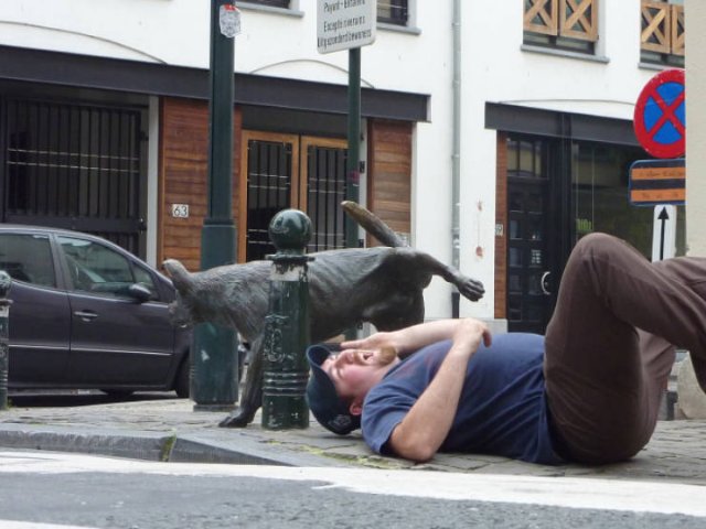 Statues That Attack People (22 pics)