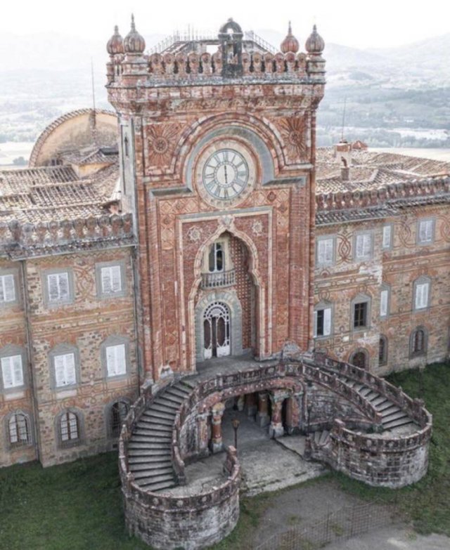 Abandoned Places (32 pics)