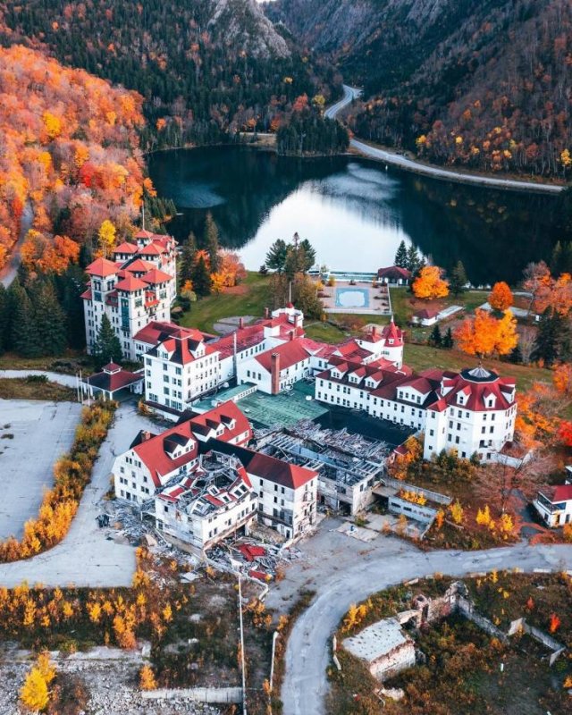 Abandoned Places (32 pics)