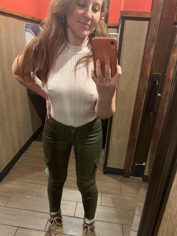 Braless Girls (36 pics)