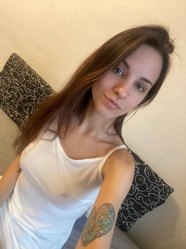 Braless Girls (36 pics)