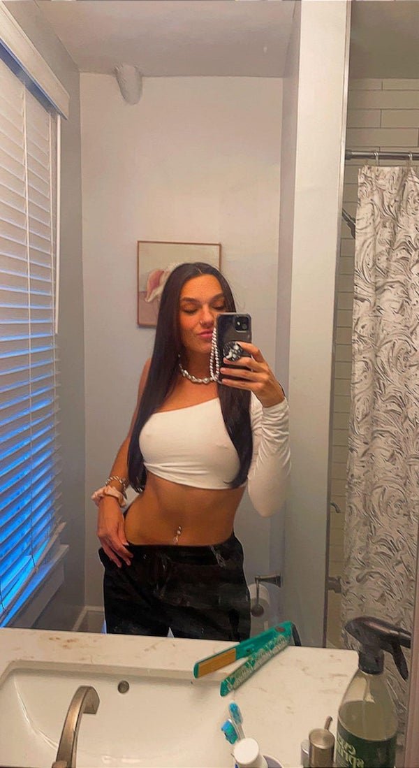 Braless Girls (36 pics)