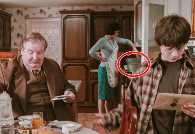 Hidden Details In 'Harry Potter' Movies (20 pics)