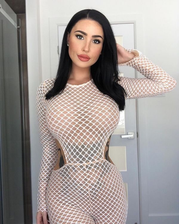 Girls In Lace And Fishnet (42 pics)