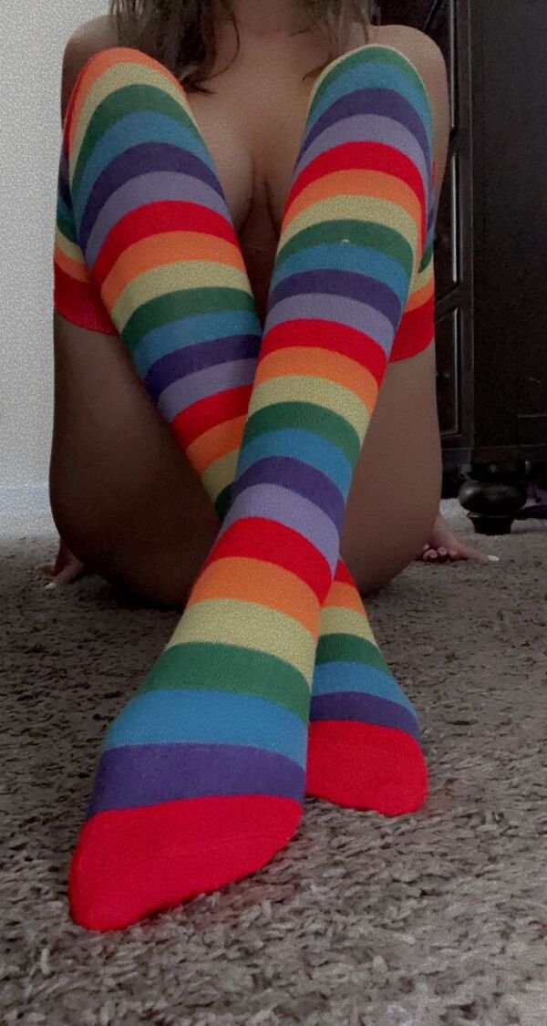 Girls In Thighs And Stockings (34 pics)