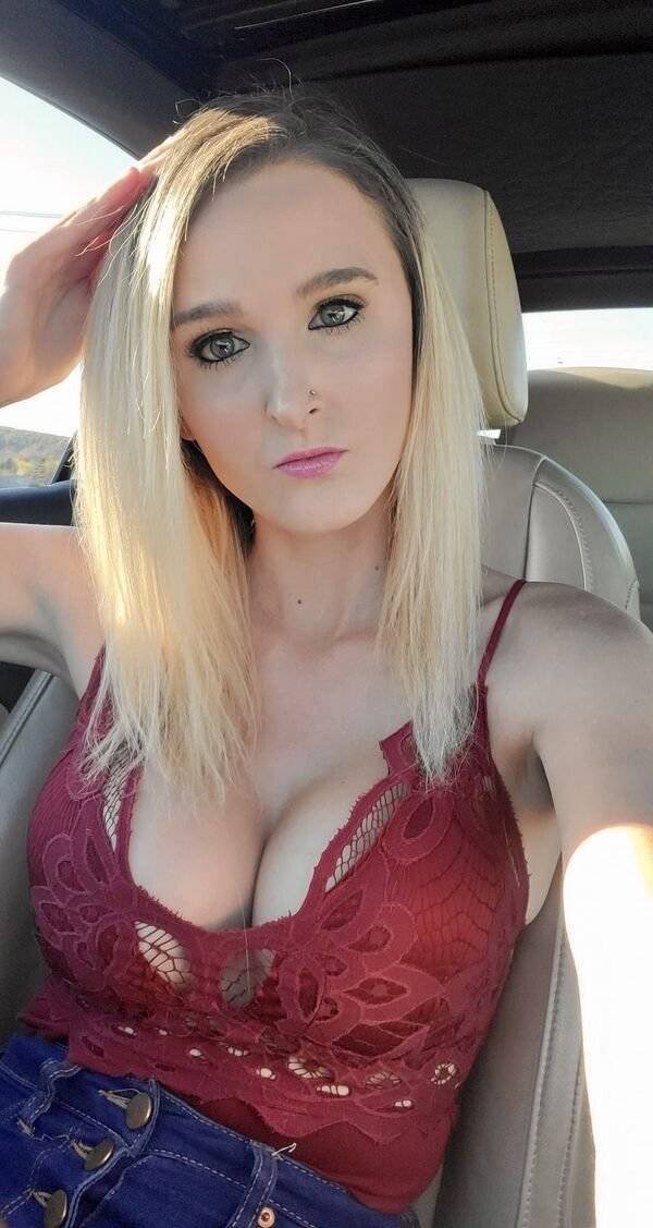 Busty Gils (50 pics)